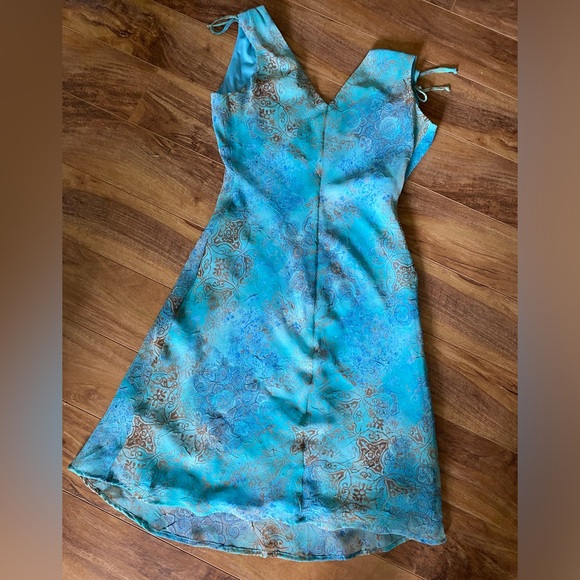 Beautiful Bohemian Design Dress - Picture 2 of 16